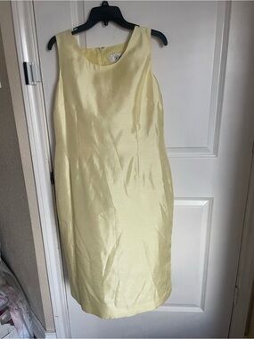 Le Suit Sleeveless Shift Dress in Pale Yellow 12